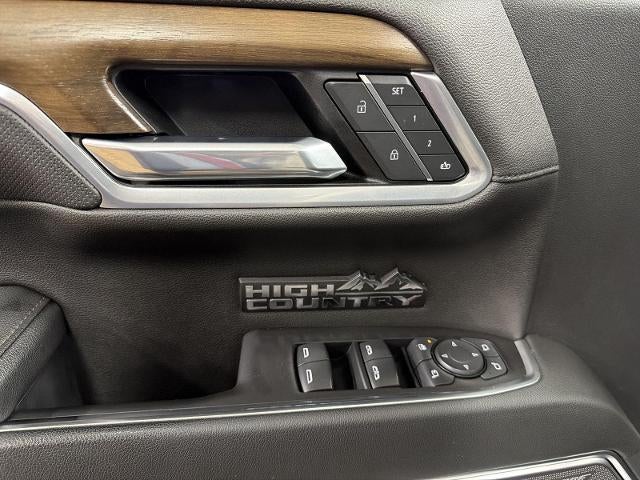 2022 Chevrolet Silverado 1500 4WD Crew Cab 147 High Country