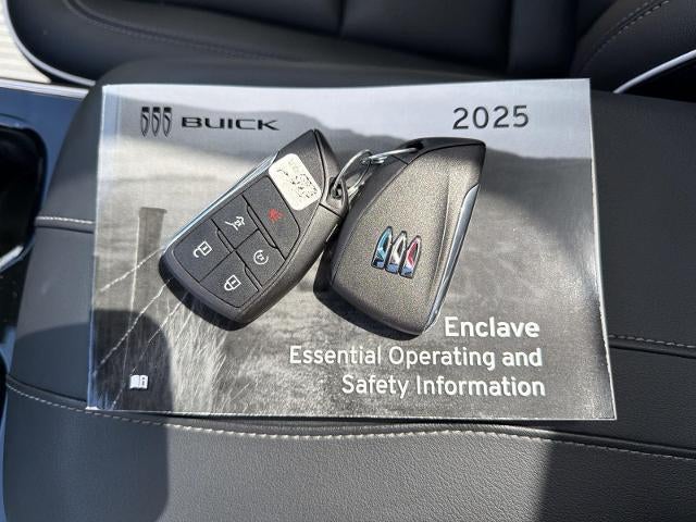 2025 Buick Enclave 4dr Avenir