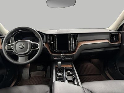 2023 Volvo XC60 B5 AWD Plus Bright Theme