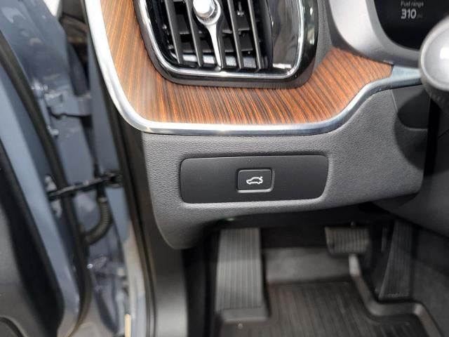 2023 Volvo XC60 B5 AWD Plus Bright Theme