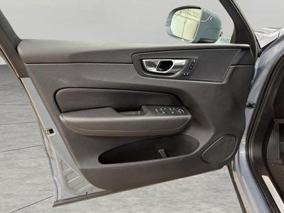 2023 Volvo XC60 B5 AWD Plus Bright Theme