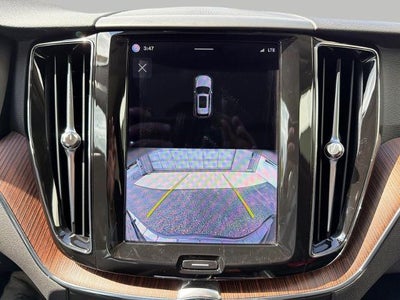 2023 Volvo XC60 B5 AWD Plus Bright Theme