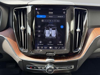 2023 Volvo XC60 B5 AWD Plus Bright Theme
