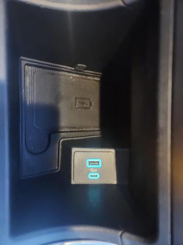 2024 Ford Edge TITANIUM AWD **HANDS FREE LIFTGATE**WIRELESS CHARGING PAD**RAIN-SENSING WIPERS**