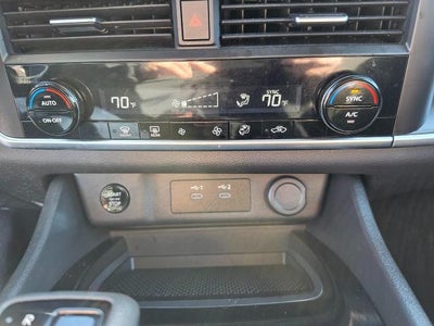 2025 Nissan Rogue AWD SV